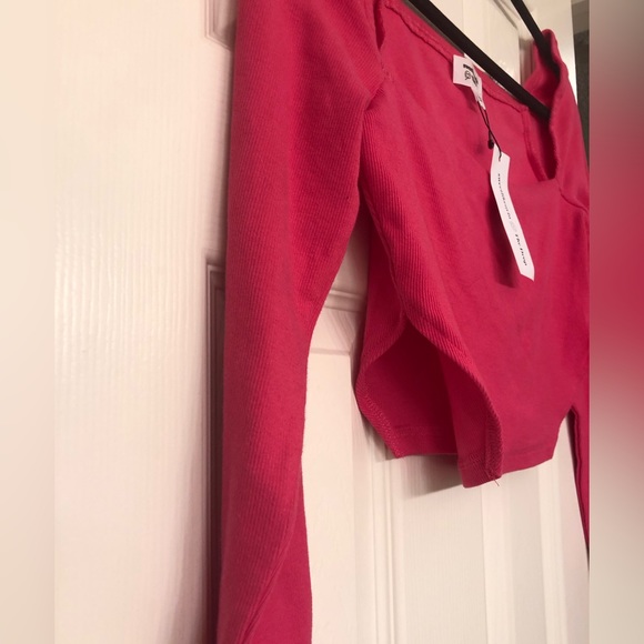 Sweetlikeoyin-the drop Solid Red Long Sleeves Size Medium crop top NWT - Picture 3 of 5